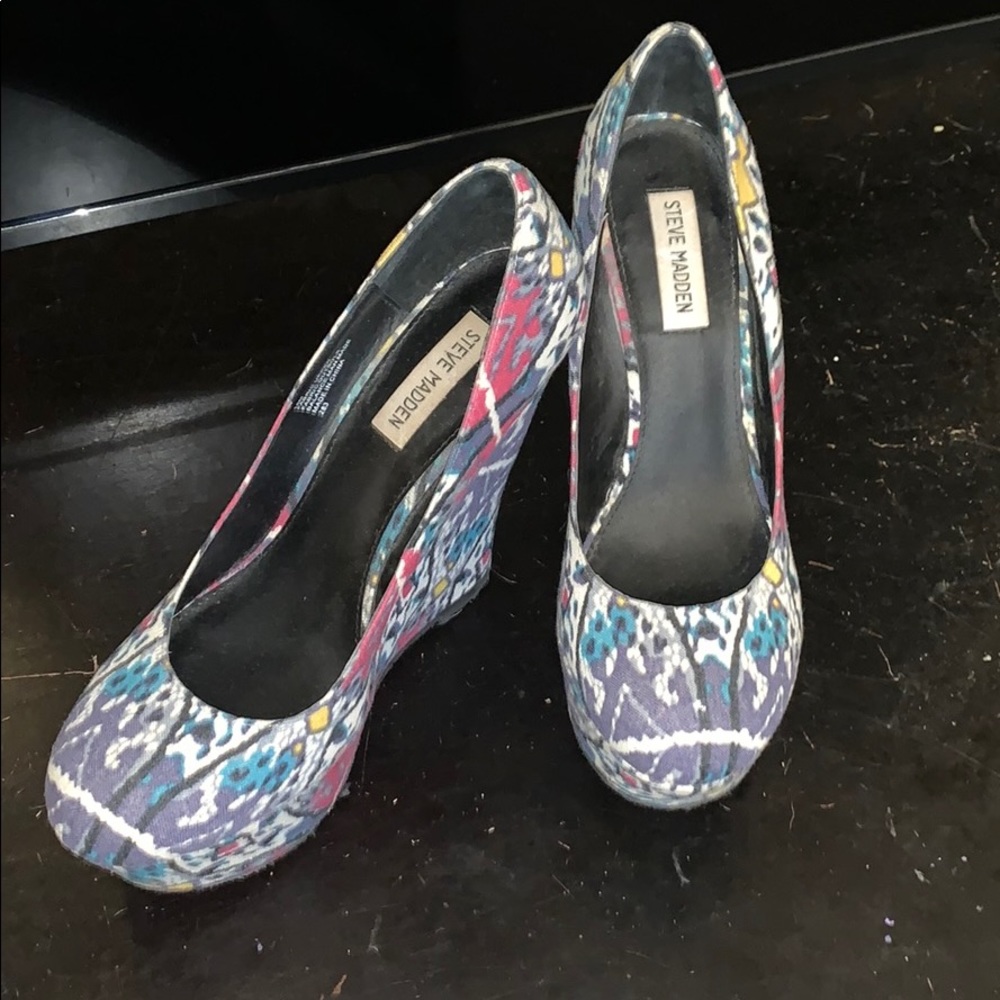 Very rare! Steve Madden colorful wedge heels!